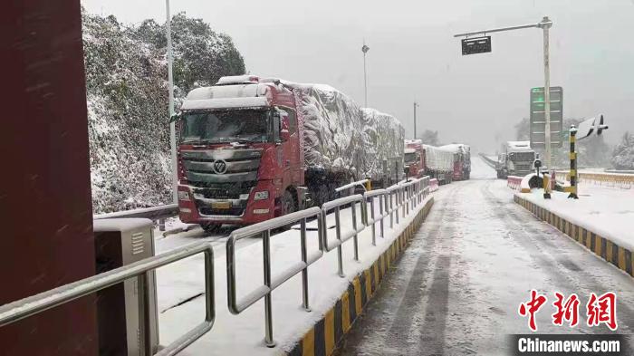 重慶發(fā)布暴雪黃色預(yù)警多地出現(xiàn)中雪到大雪局地暴雪